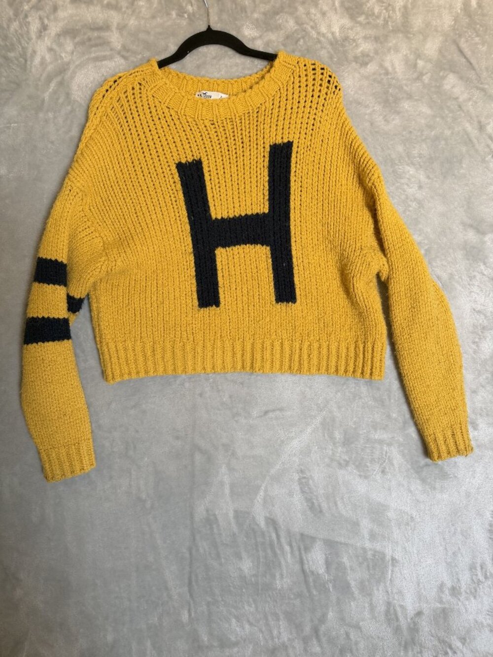HOLLISTER Sweater Womens Small Yellow Chunky Knit Cropped H Logo Pullover Cozy
